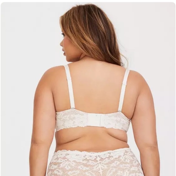Torrid Cream Lace Bra Intimates & Sleepwear - Picture 5 of 9